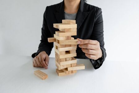 Exploring the Gemini-Cancer Cusp: Emotional Intelligence in the UK Workplace